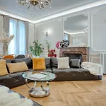 Luxueux 200m2 5CH Champs Elysées à 1min Perle Rare