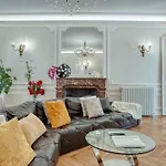 Luxueux 200m2 5CH Champs Elysées à 1min Perle Rare