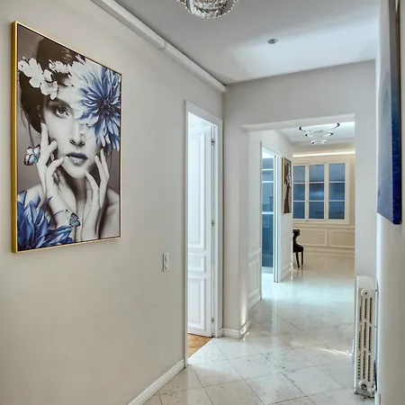 Appartamento Luxueux 200m2 5ch Champs Elysées à 1min Perle Rare