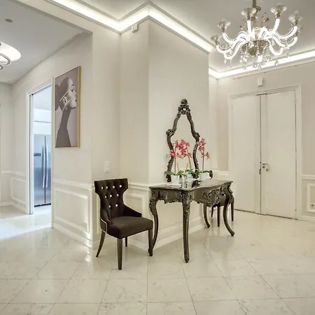 Luxueux 200m2 5ch Champs Elysées à 1min Perle Rare Appartamento Parigi
