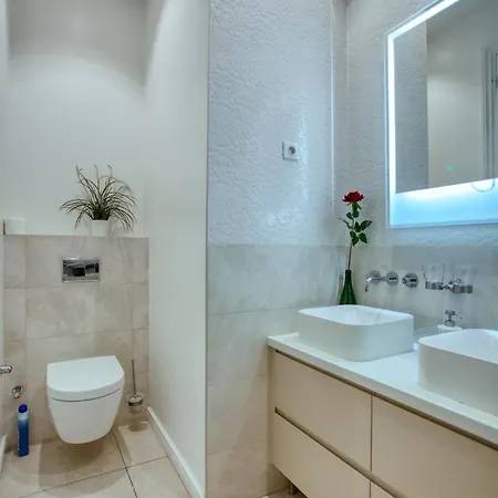 Luxueux 200m2 5ch Champs Elysées à 1min Perle Rare Appartamento *