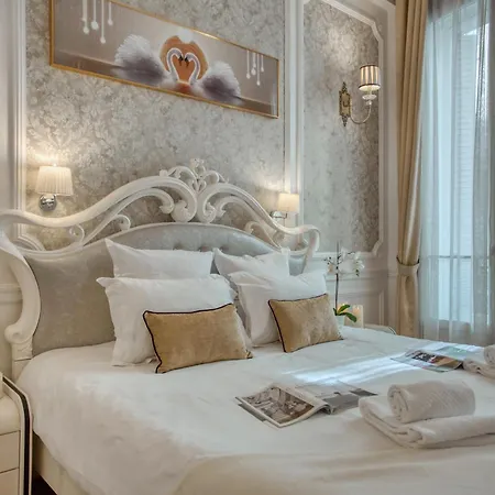 Appartamento Luxueux 200m2 5ch Champs Elysées à 1min Perle Rare Parigi
