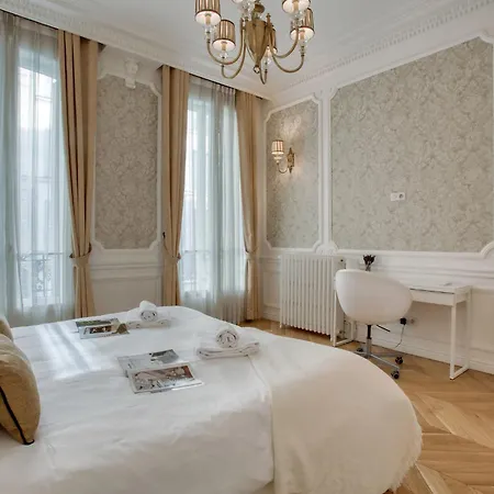 Luxueux 200m2 5ch Champs Elysées à 1min Perle Rare Appartamento *