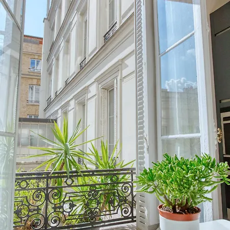 Appartamento Luxueux 200m2 5ch Champs Elysées à 1min Perle Rare
