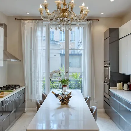 Appartamento Luxueux 200m2 5ch Champs Elysées à 1min Perle Rare *