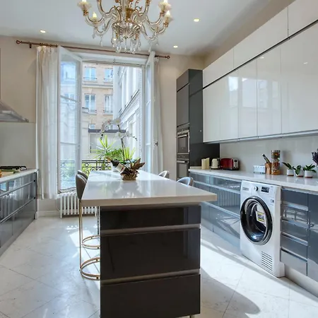 Luxueux 200m2 5ch Champs Elysées à 1min Perle Rare Appartamento Parigi