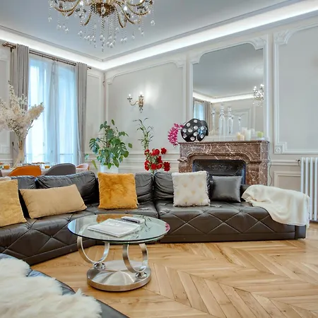 Appartamento Luxueux 200m2 5ch Champs Elysées à 1min Perle Rare Parigi