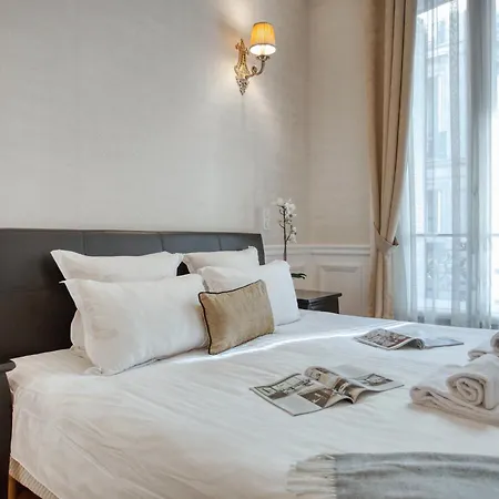 Luxueux 200m2 5ch Champs Elysées à 1min Perle Rare