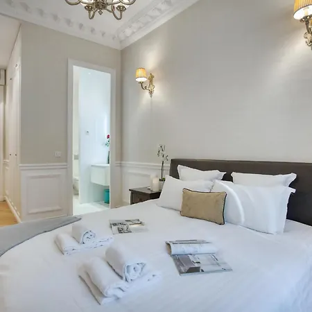 Luxueux 200m2 5ch Champs Elysées à 1min Perle Rare Appartamento Parigi