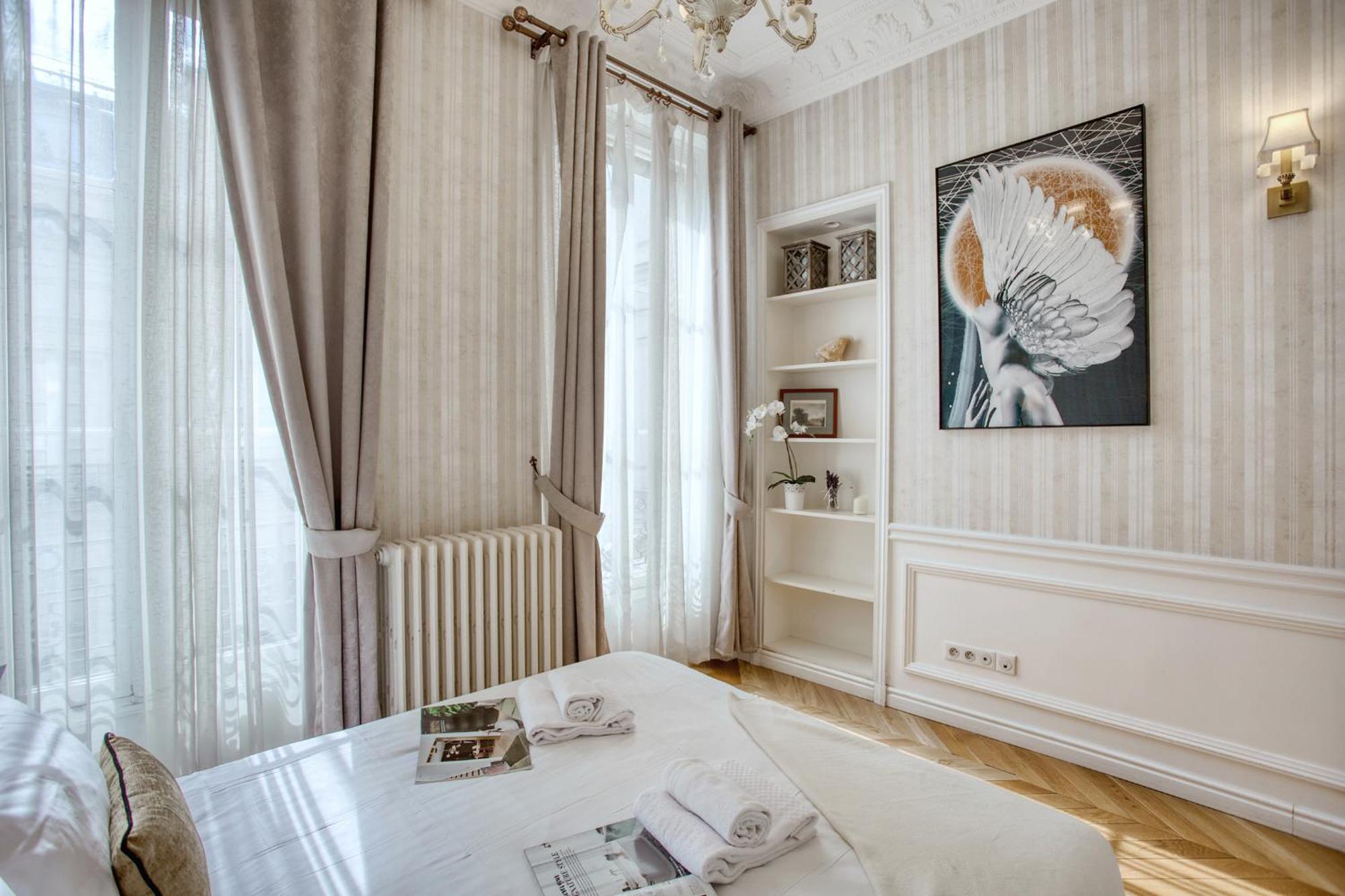 Luxueux 200m2 5ch Champs Elysees A 1min Perle Rare * Parigi
