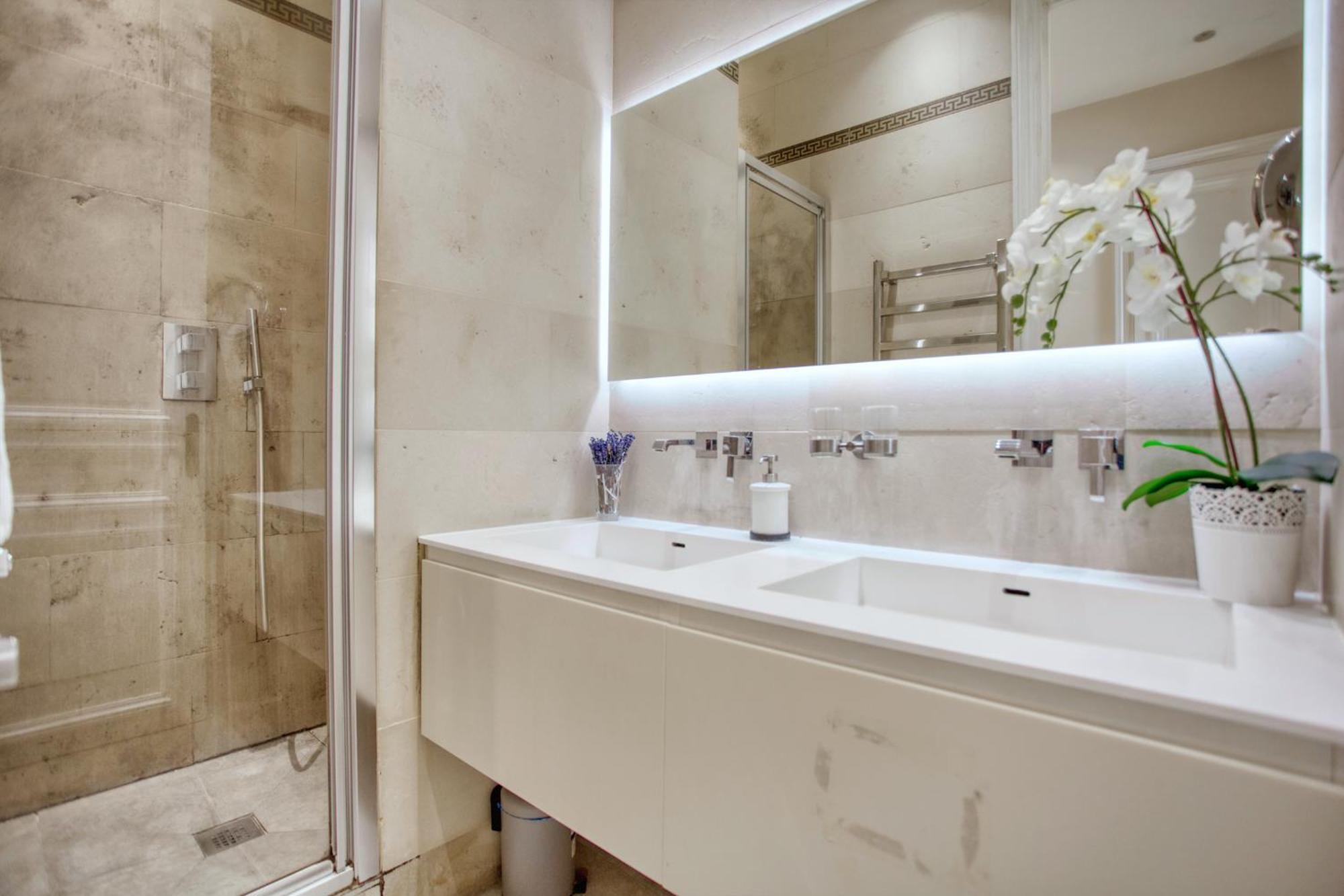 Appartamento Luxueux 200m2 5ch Champs Elysees A 1min Perle Rare
