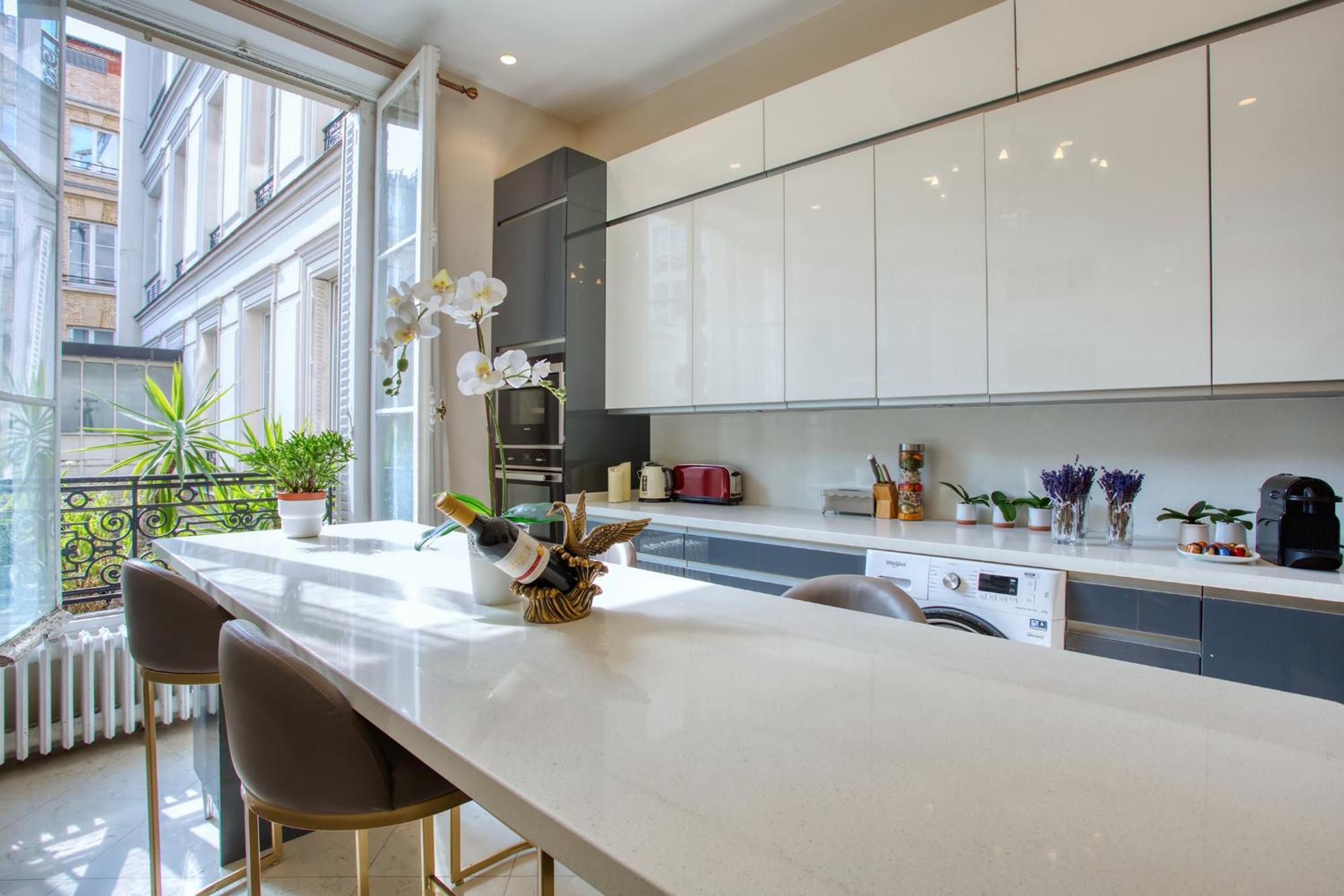 Luxueux 200m2 5ch Champs Elysees A 1min Perle Rare Appartamento