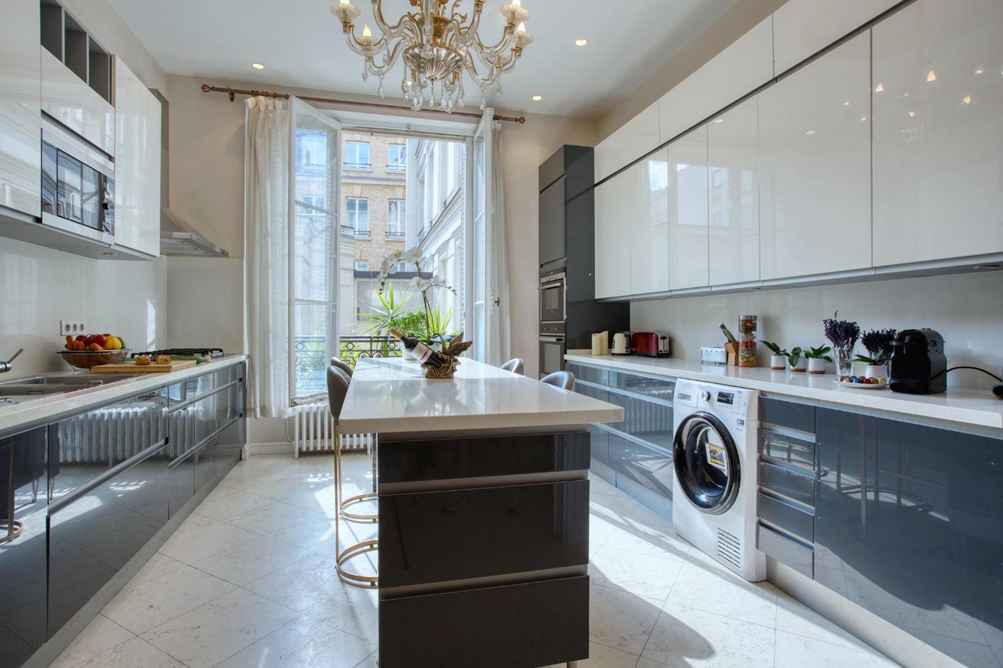 Luxueux 200m2 5ch Champs Elysees A 1min Perle Rare Appartamento Parigi