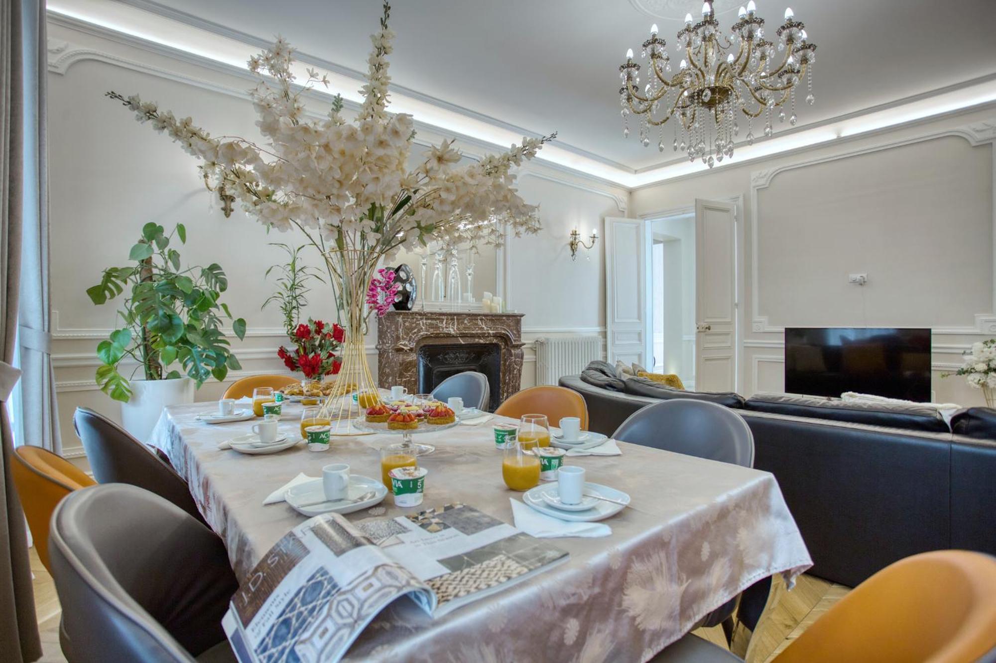 Appartamento Luxueux 200m2 5ch Champs Elysees A 1min Perle Rare Parigi