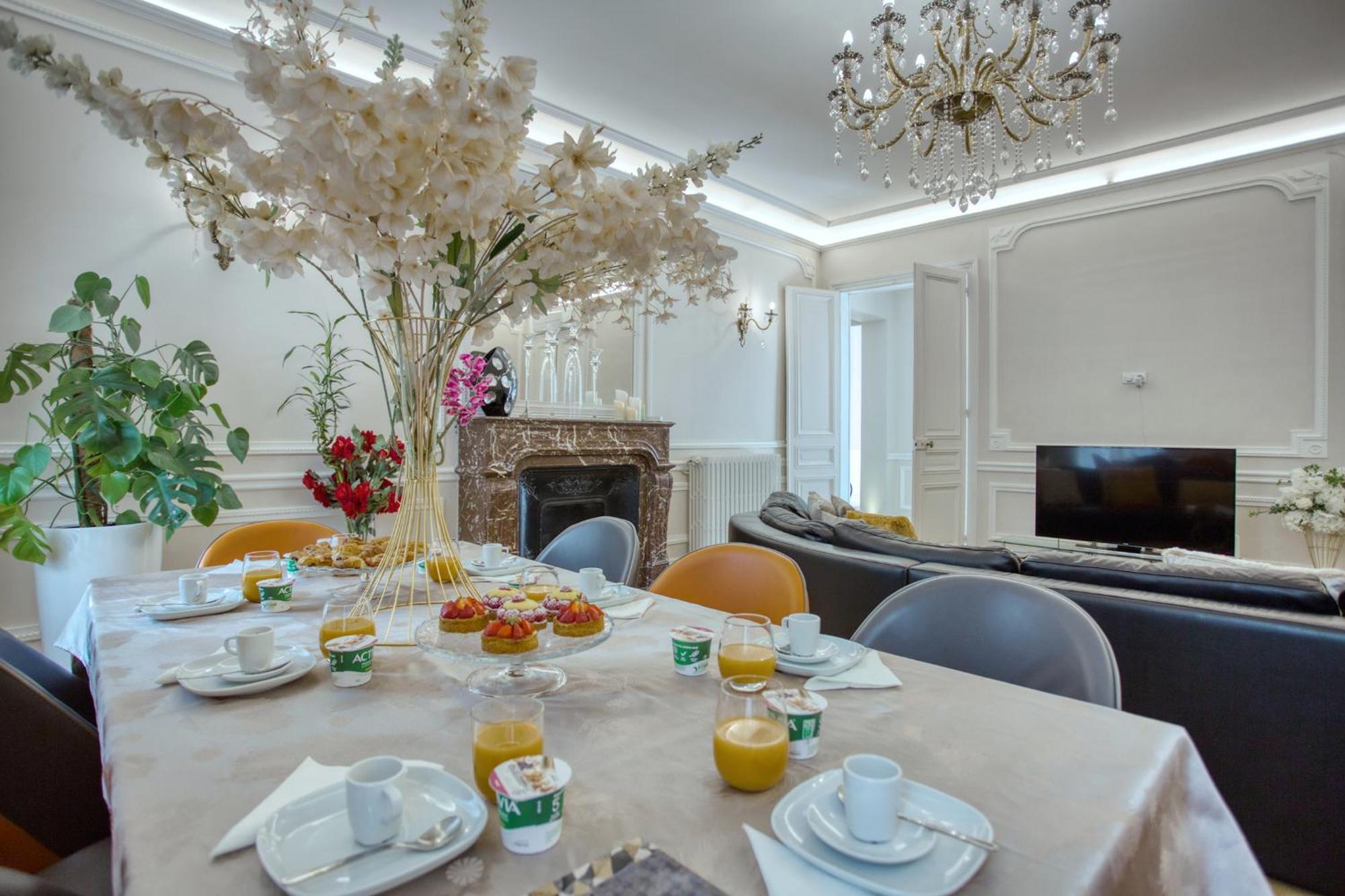 Luxueux 200m2 5ch Champs Elysees A 1min Perle Rare Appartamento