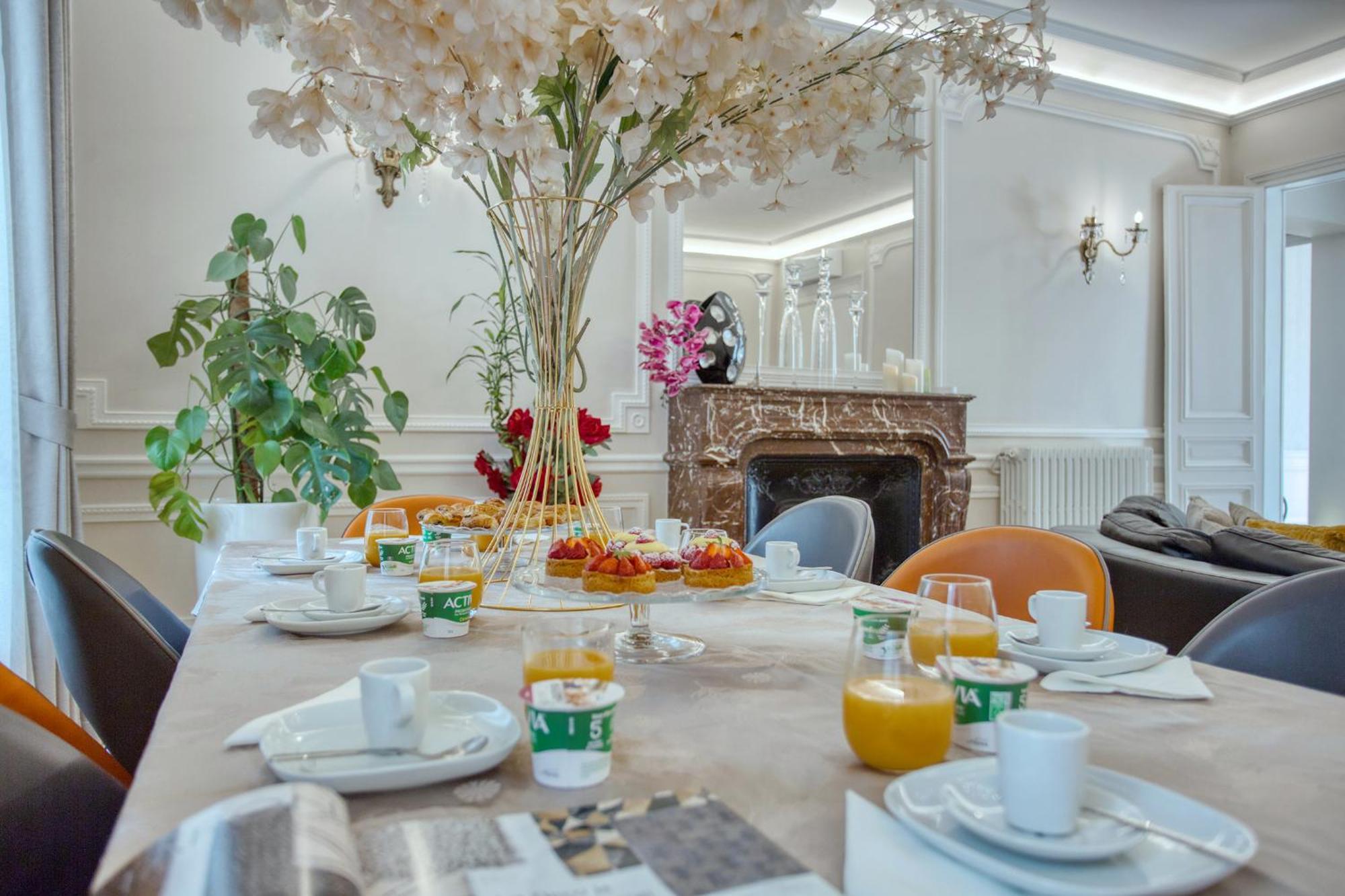 Luxueux 200m2 5ch Champs Elysees A 1min Perle Rare Parigi